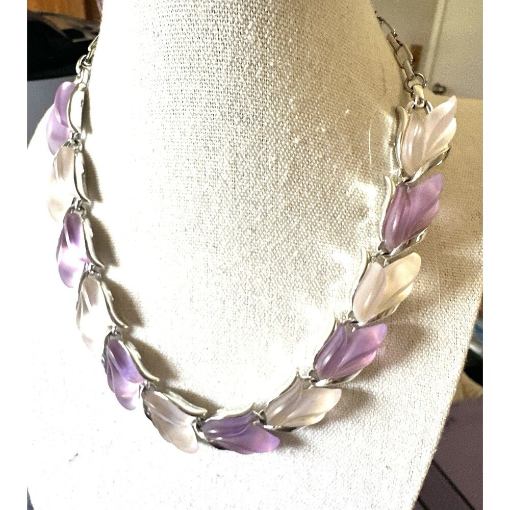 Vintage Lavender Pink Lucite Leaf Necklace Silver Tone Frosted Floral - Picture 5 of 8